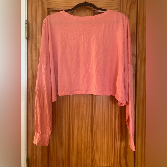 Tops - Long sleeved cropped top - Size Large